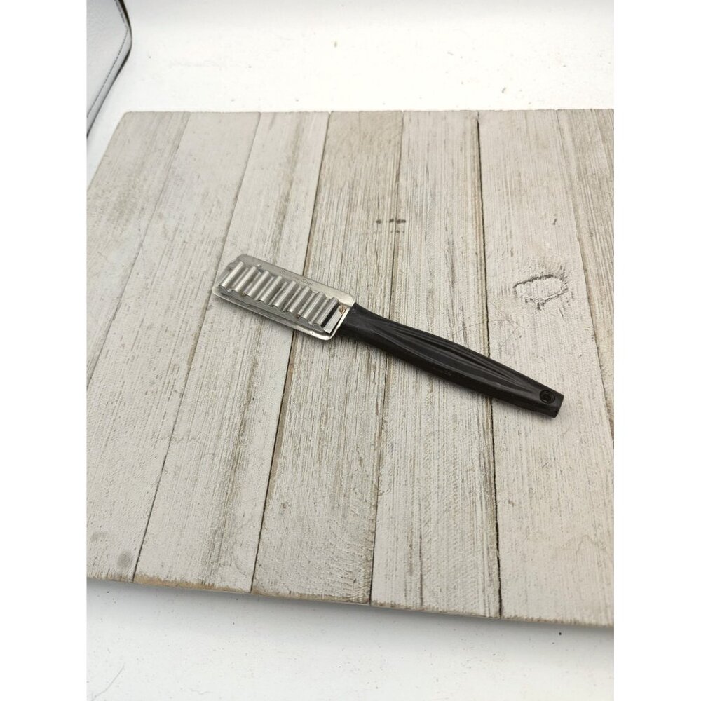 Vintage Crinkle Cutter Kitchen Utensil Black Handle 7 1/4"